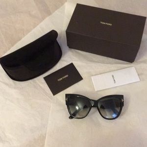 Tom Ford Anoushka black sunglasses in as new cond